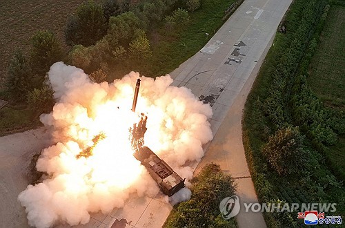 북한, 단거리탄도미사일 도발…고농축우라늄 시설 공개 닷새만(종합2보)