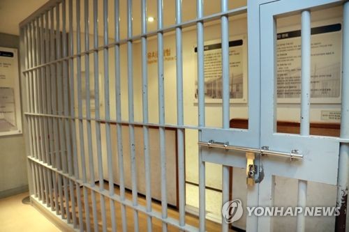 말벌술 거하게 마신 60대…유치장 변기 수도관 뜯어 경찰관 폭행