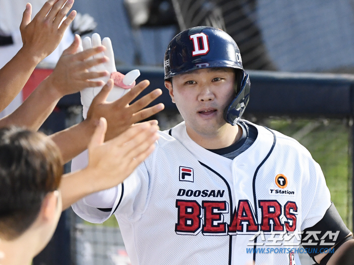 역사상 5번째 '잠실+30홈런' 토종거포인데…78억 캡틴 향한 '엇갈린'…