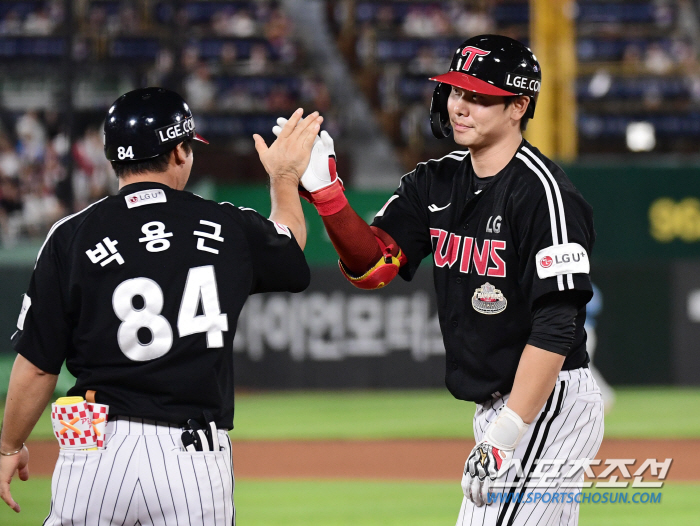 '번트 실패 후 강공 전환이 결승타로...' 해결사가 된 출루왕의 팀퍼스…