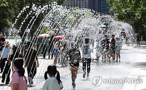 충북 낮 최고기온 36도…오후 한때 소나기