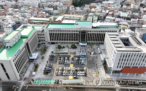 '내 흉을 보다니' 아버지에게 흉기 휘두른 30대 항소심서 감형