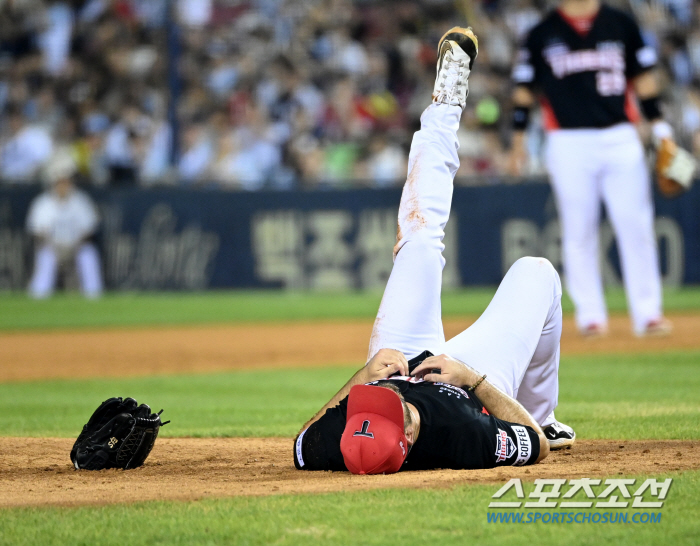 투구 중 갑자기 '털썩'...부상 대체 외인 충격의 자진 강판, 대체 왜…