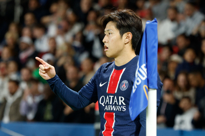 PSG 감독 "이강인은 매우 특별, 그가 있어 기쁘다" (벤치에 앉히며)