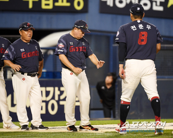 올해도 '가을 꿈' 못 이룬 롯데, 한숨 속 명장이 본 희망 하나는[광주…