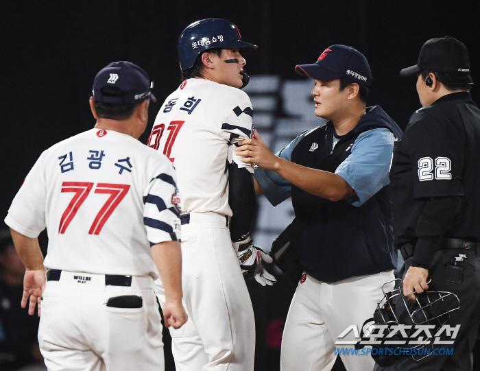 '148km 사구 맞았는데…' 에이스는 사과→사령탑은 비디오판독 신청? …