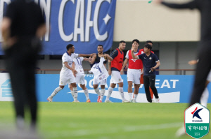 [K리그2 리뷰] 충남아산 '1위 역전각' 나왔다. 데니손 결승골→3연승 환호, 선두 안양 1-0 제압 승점 3점차