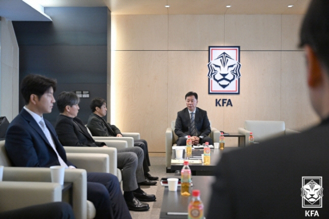 KFA, 논란의 10차 회의록 전격 공개 '정해성 위원장에 위임 전원 동…