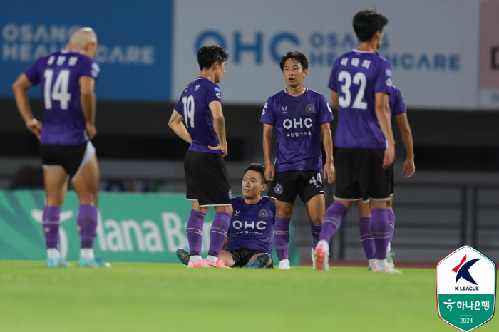 안양-이랜드는 울고, 충남아산-부산은 웃었다...K리그2 우승경쟁은 '오…