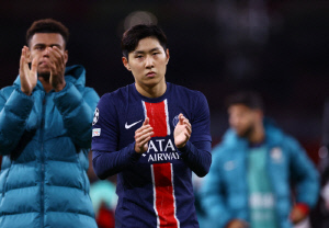 '미친 중거리' 이강인, 팀 최고 평점→혼자선 역부족...PSG, 아스널에 0-2 완패 '시즌 첫 패배'