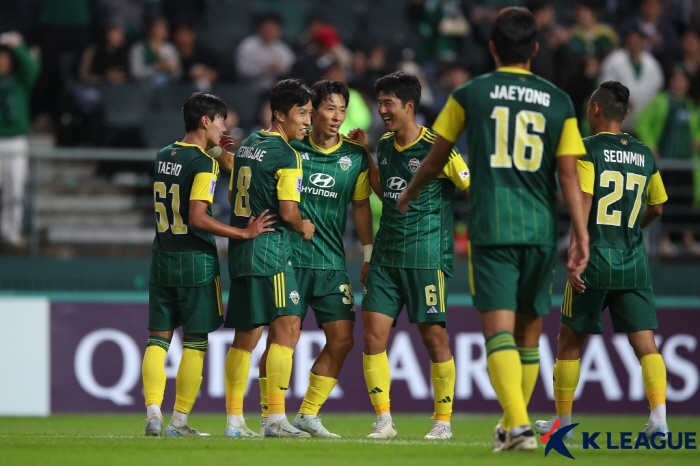 [ACL2현장리뷰] 후반 골!골!골!골! 전북, 무앙통 4-1 제압. A…