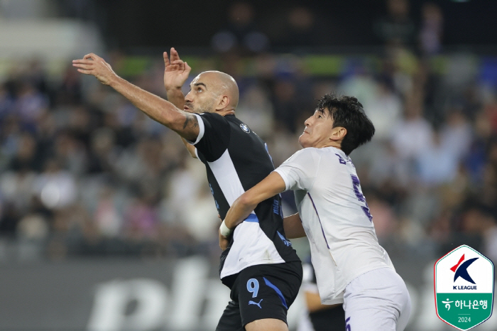 [현장리뷰]'피터가 살렸다' 1만632관중 수원 삼성, 천적 FC안양 1…