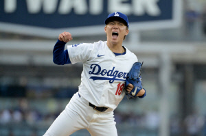 오타니 안보였지만 야마모토가 해냈다! 다저스 NL챔프전 진출, 뉴욕M 나와라...LAD 2-0 SD[NLDS5]