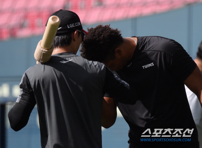 고마운 사람이 너무 많은 에르난데스, '인성 갑, 실력도 갑' 이러니 사…