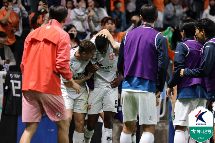 [K리그1]'파이널 첫 판에서 웃었다' 대전, 전북 2-0 잡고 10위……