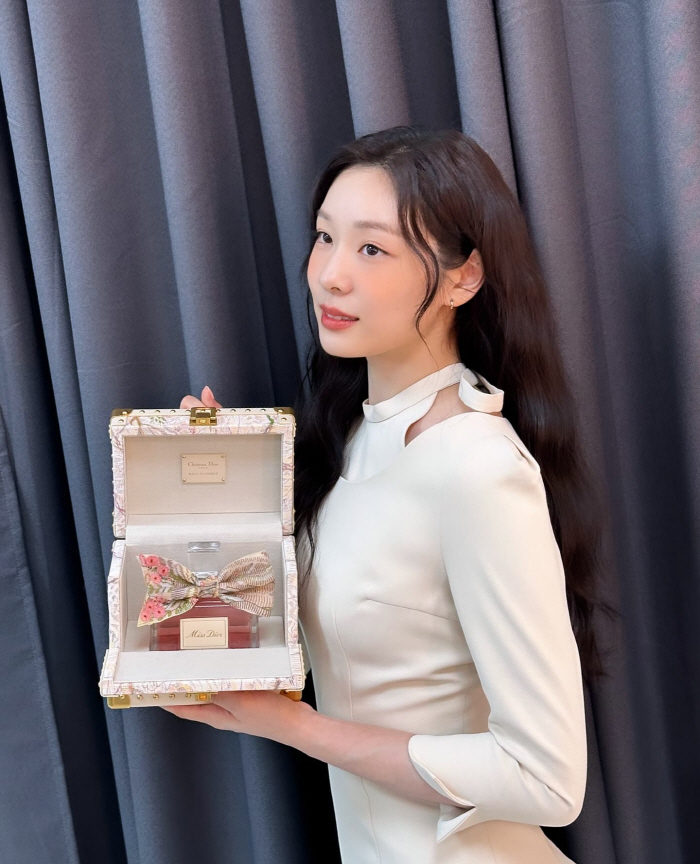 [SCin스타] "고우림 없는 가을에도 빛나는 존재감" 김연아, D사 에…