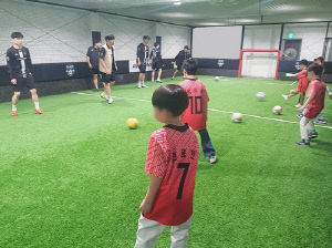 [게시판] 한국타이어, 취약계층 아동 위한 축구교실 봉사활동