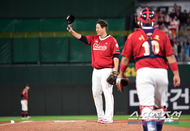 '이대호는 못가고 은퇴했고, 강민호는 결국 간다' 아! 롯데 설움의 세월…