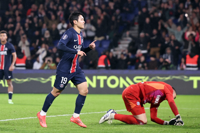 'PSG 핵심 인증+선발 예고' 이강인, 챔피언스리그 PSV전 기자회견 …