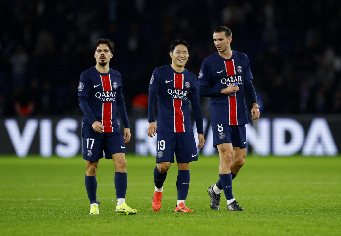 'PSG 핵심 인증+선발 예고' 이강인, 챔피언스리그 PSV전 기자회견 …