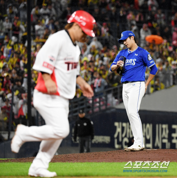 '호랑이굴에서 포효한 원태인' 10구 승부 끝 볼넷 내준 뒤 이 악물었던…