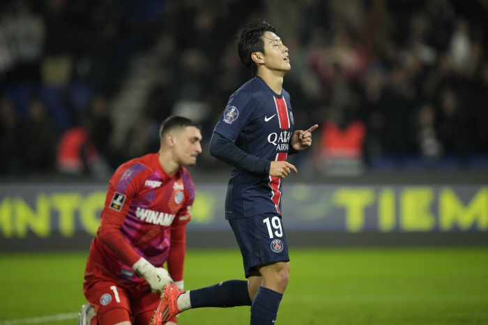 '이강인 미쳤다' 이제 PSG 간판! UCL 기자회견 참석..."모든 경…