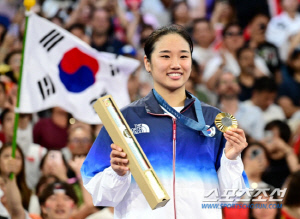 [오피셜]BWF, 안세영 '세계 1위 탈환' 발표…덴마크오픈 준우승으로 2위 천위페이와 격차 더 벌렸다