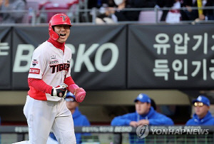 '7회 4득점' KIA, '2박 3일' 한국시리즈 1차전 짜릿한 뒤집기(종합)