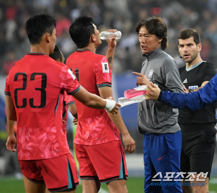 "홍명보호 3연승 질주→B조 1위" 대한민국, FIFA 랭킹 22위…지난…