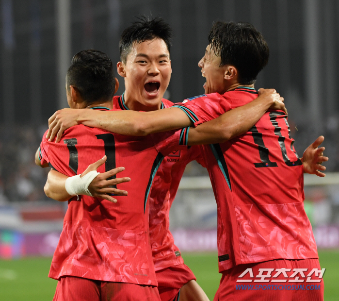 "홍명보호 3연승 질주→B조 1위" 대한민국, FIFA 랭킹 22위…지난…