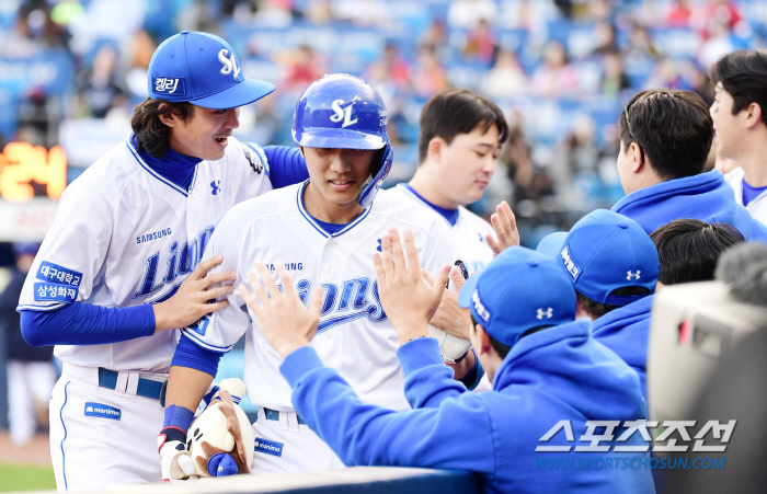 [포토] 이재현 '한국시리즈 첫 홈런포 신고'