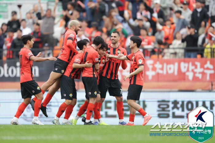 '18살, K리그 11골, EPL 진출' 박주영 신드롬 소환한 역대급 신…