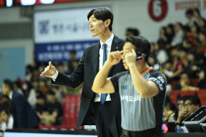 [KBL 현장인터뷰] '초반 3연패', 시름 깊은 DB-KCC 사령탑의 …