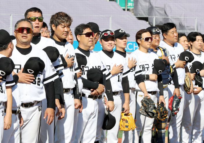 '만세 홈런→전력질주→부상' 양준혁다운 야구, 55세 나이에도 변함없다 …