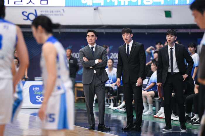 [WKBL 코멘트] 구나단 신한은행 감독, "새 선수들 손발이 너무 안 …