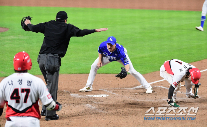 '차라리 안타 맞았으면 덜 억울했다' 1차전 악몽의 재림, 폭투에 또한번…