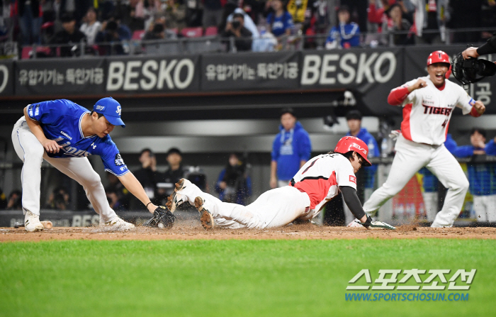 '차라리 안타 맞았으면 덜 억울했다' 1차전 악몽의 재림, 폭투에 또한번…