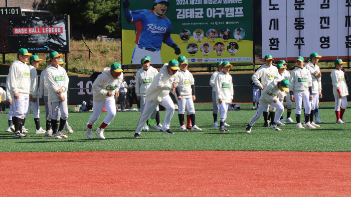 '전·현직 선수 참가' 김태균 야구캠프, 성황리에 마무리…日 유소년과 교…