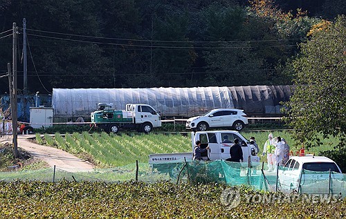 드론 띄워 하늘서 울산 농장 AI 방역…방사 사육금지 행정명령도