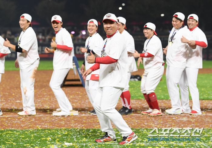 'V12 축배' KIA, 이젠 '논공행상'의 시간…'고과 A급' 과연 누…