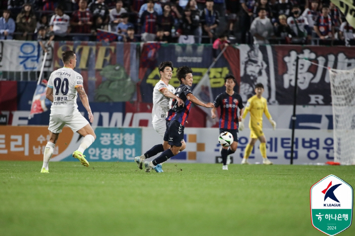 옆에서 지켜본 린가드는…기성용 "과거에 연연하지 않고 희생하는 슈퍼스타,…