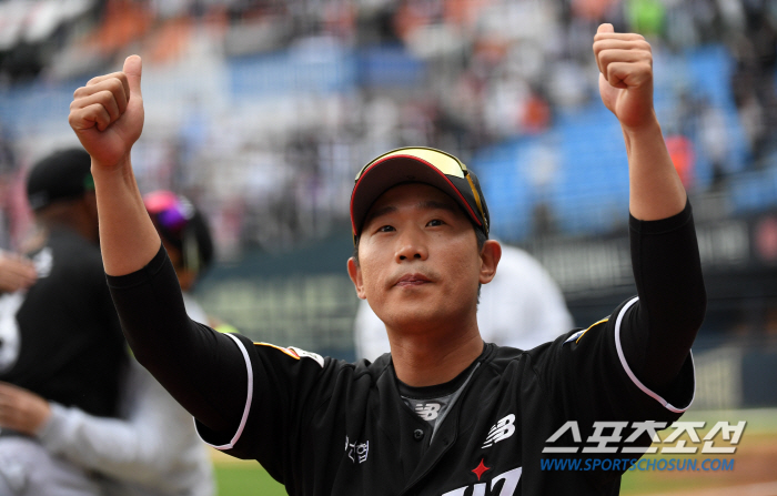 KBO 역사에 남을 '역대급 혜자 FA' 영원한 캡틴, 어려울 때 자신을…