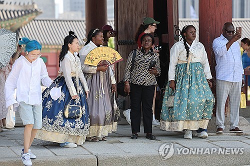 지난달 외국인 관광객 146만명…코로나19 전보다 늘어