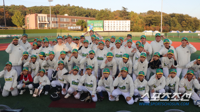 "한화만 응원한다" 야구 불모지에 씨앗 뿌린 이용록 홍성군수, 김태균 캠…