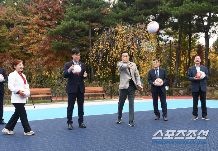 안산 송호고 '미래형 운동장'에 담긴 임태희 경기교육감의 신념, "학교와…