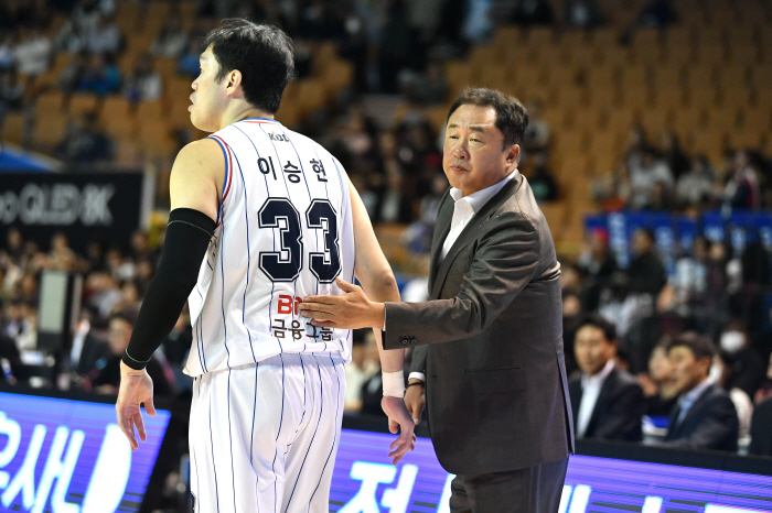 '부상병동' KCC가 버티는 비결 '두목호랑이'가 있기에…전창진감독 "이…