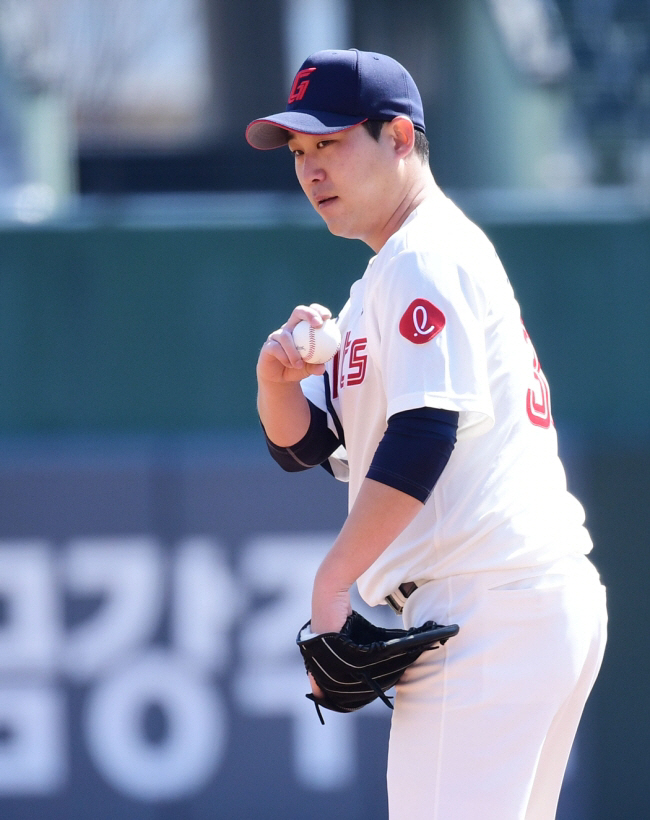 서른에 찾아온 전성기→정점에서 팔꿈치 수술…"아직 포기할 때 아냐" 롯데…