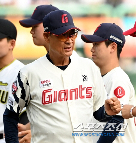 3金의 보좌→전임 사령탑 2명까지…'감독급 거물' 가득, 김태형 산하에 …