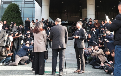 '공천개입 의혹' 명태균 검찰 출석 "경솔한 언행 부끄럽고 죄송"