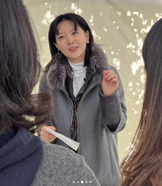 '2조 재력' 이영애, 子 학교 바자회 떴다.."실제 보면 이 느낌"